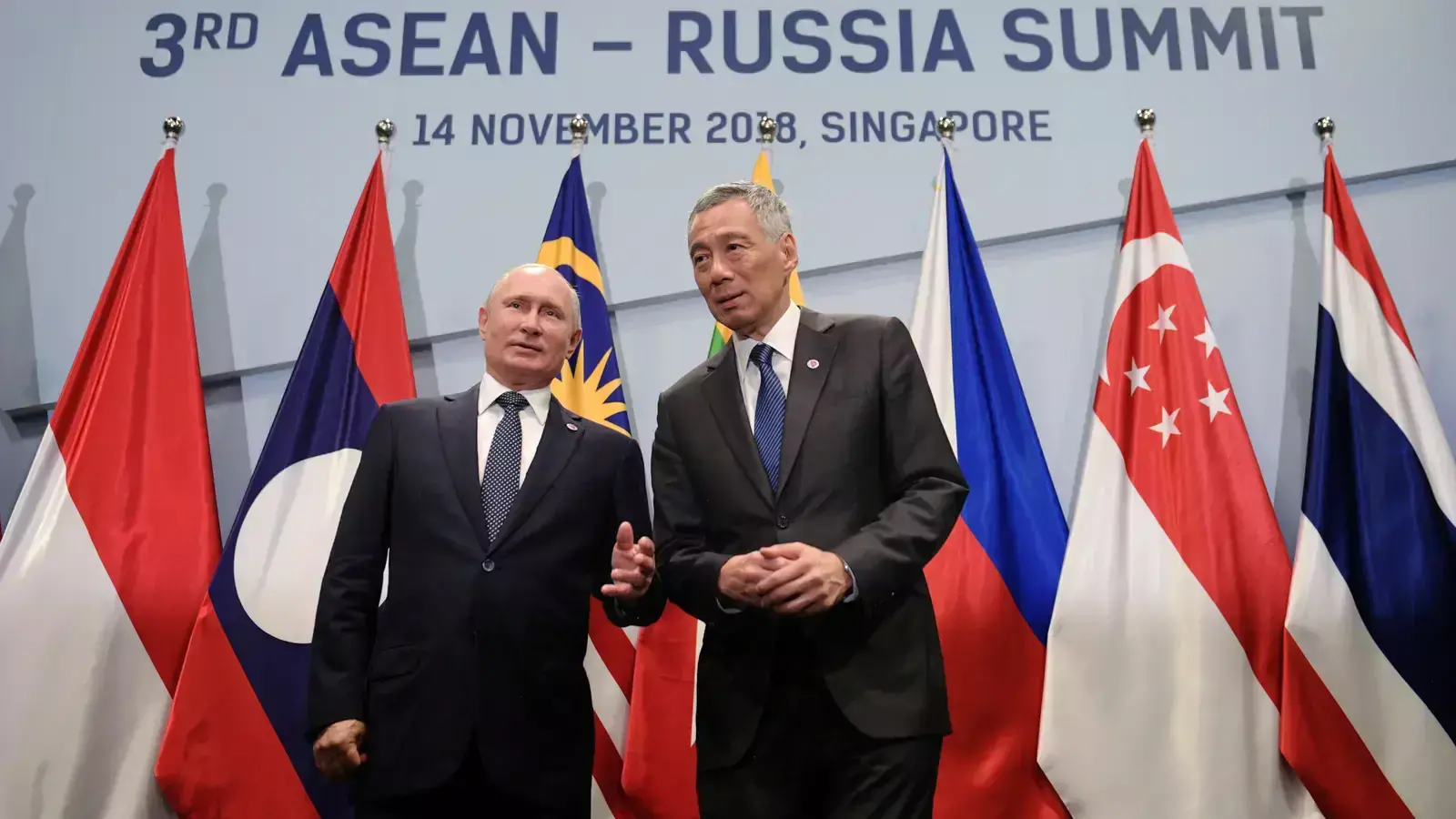Russian President Vladimir Putin and Singapore's Prime Minister Lee Hsien Loong prepare for a group photo with ASEAN leaders at the ASEAN-Russia Summit in Singapore on November 14, 2018.