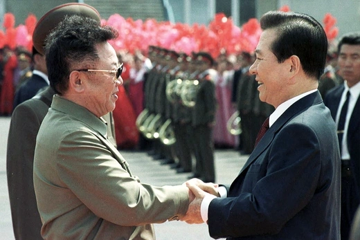 North Korea’s Kim Jong-il shakes hands with the South’s Kim Dae-jung upon his arrival in Pyongyang.