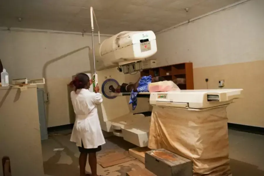 A Ugandan woman receives radiation treatment for cervical cancer at the Mulago Hospital, in Kampala, Uganda, July 2013 (Courtesy Getty Images/Lynsey Addario).