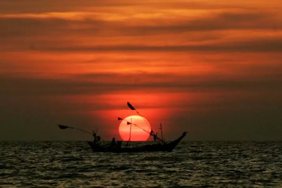 myanmar-beach-fishing