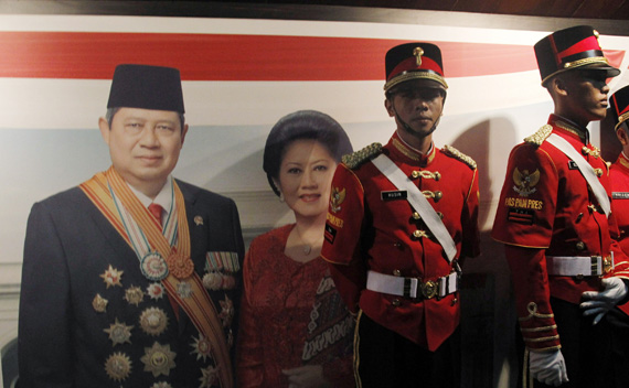 Members of an Indonesian military honour guard participating in a state dinner are pictured in Jakarta