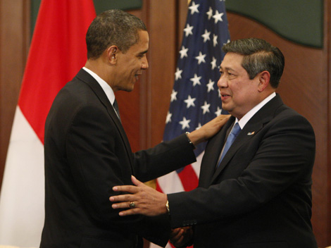 U.S. President Obama meets with Indonesia’s President Yudhoyono at the APEC Summit in Singapore