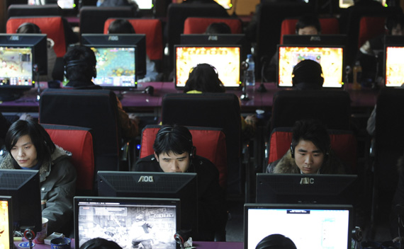 People use computers at an internet cafe in Wuhan, Hubei province, January 23, 2010.