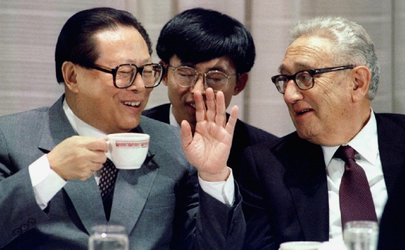 Chinese President Jiang Zemin talks to former U.S. Secretary of State Henry Kissinger at a luncheon address to U.S. business groups in New York October 23, 1995.