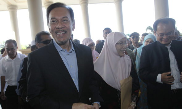 Malaysia’s opposition leader Anwar Ibrahim smiles as he arrives at courthouse for his sodomy trial in Kuala Lumpur.