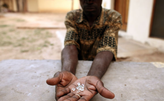 WHAT IS BLOOD DIAMOND & KIMBERLEY PROCESS? How to avoid them.