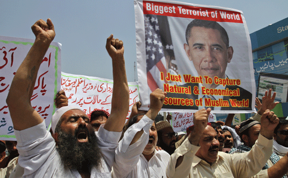 Protesters condemn the killing of Osama bin Laden in Mutlan, Pakistan on May 8, 2011. 