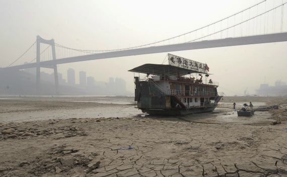 A floating restaurant is stranded in a branch of the Yangtze River in Chongqing Municipality on March 21, 2010.