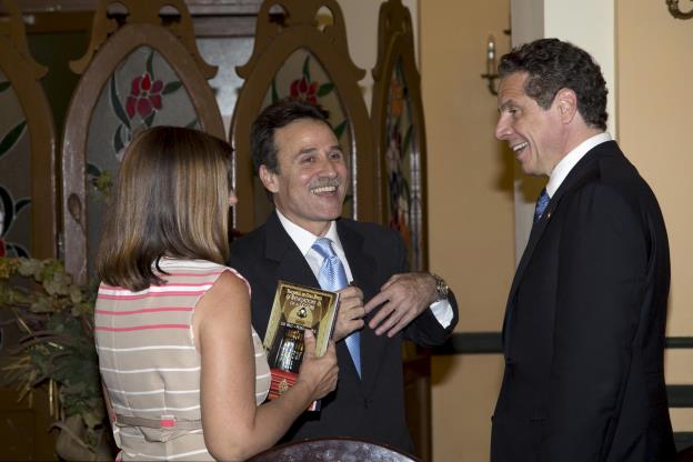 New York Governor Andrew Cuomo, right, talks with Cuba’s Josefina Vidal, director general of the U.S. division at Cuba’s Foreign Ministry, left, and Gustavo Machin, Cuba’s deputy chief of North American affairs, center, before a meeting with Cuba’s Minister of Foreign Trade Rodrigo Malmierca at the Hotel Nacional in Havana, Cuba, Monday, April 20, 2015. (Ramon Espinosa/Courtesy: Reuters)