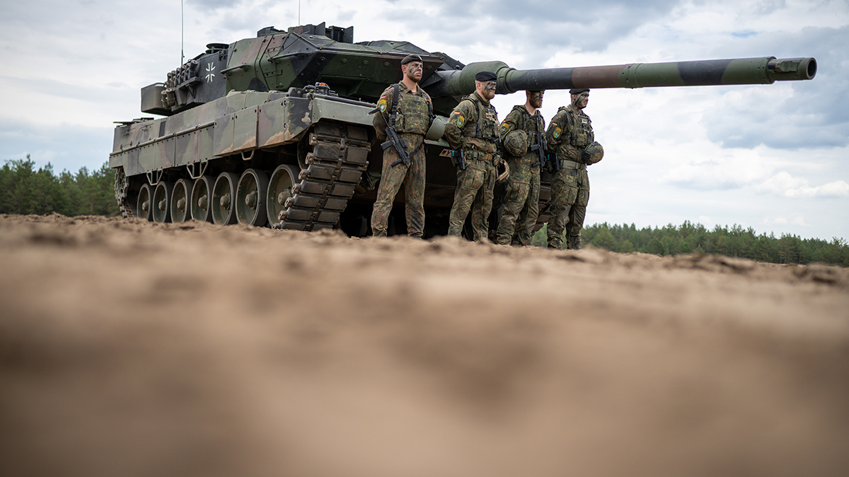 German and U.S. Tanks Will Be Critical in Ukraine's Next Phase Against  Russia