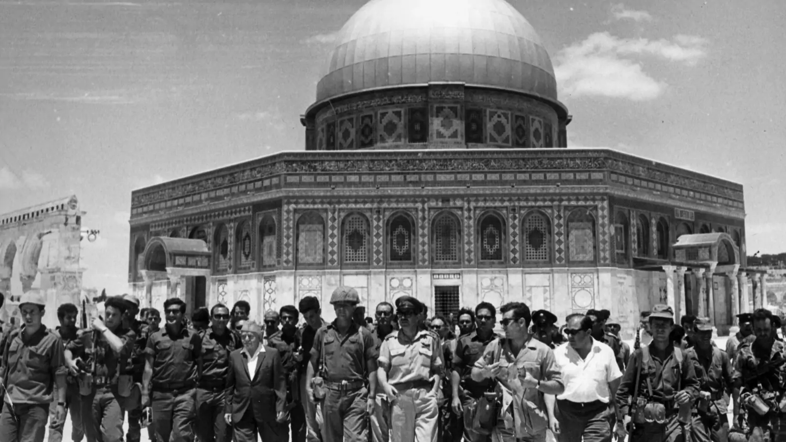 Israeli soldiers in front of the Dome of the Rock.