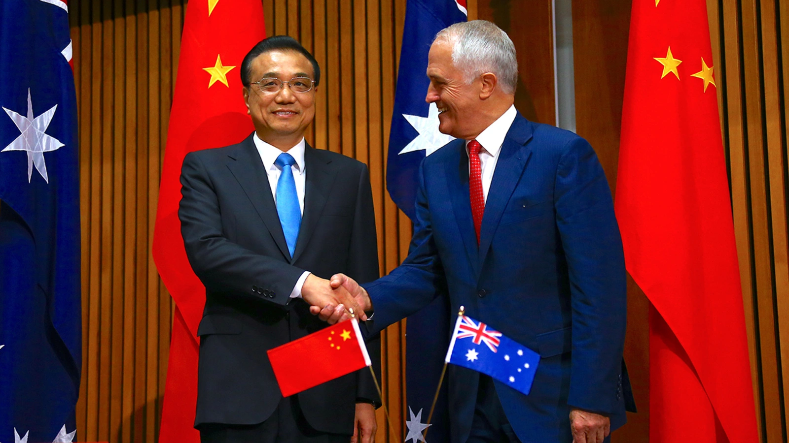 Australian Prime Minister Malcolm Turnbull and Chinese Premier Li Keqiang shake hands before a ceremony in Canberra, Australia.