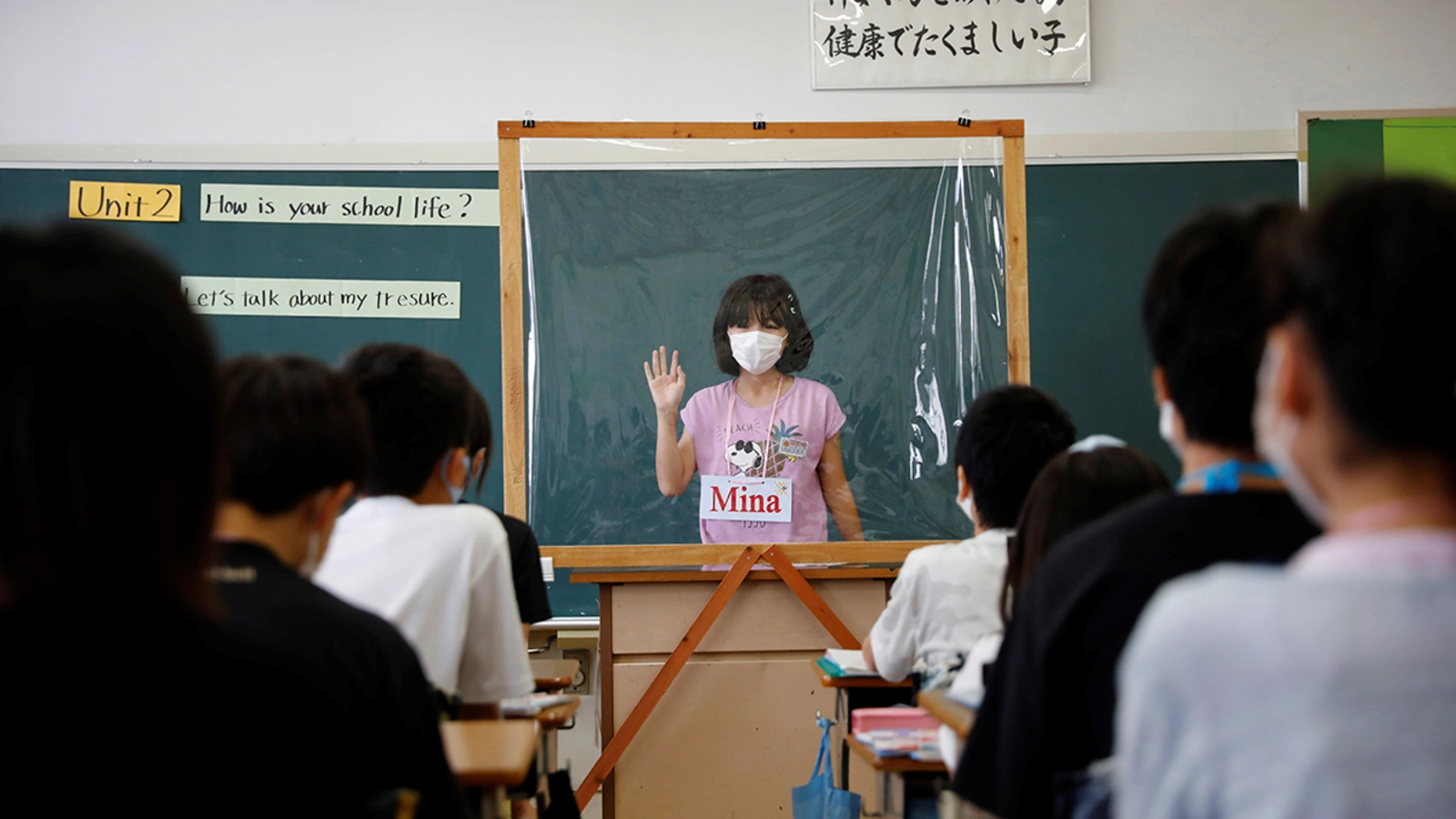 A student gives an English presentation behind a plastic sheet at a Funabashi elementary school.