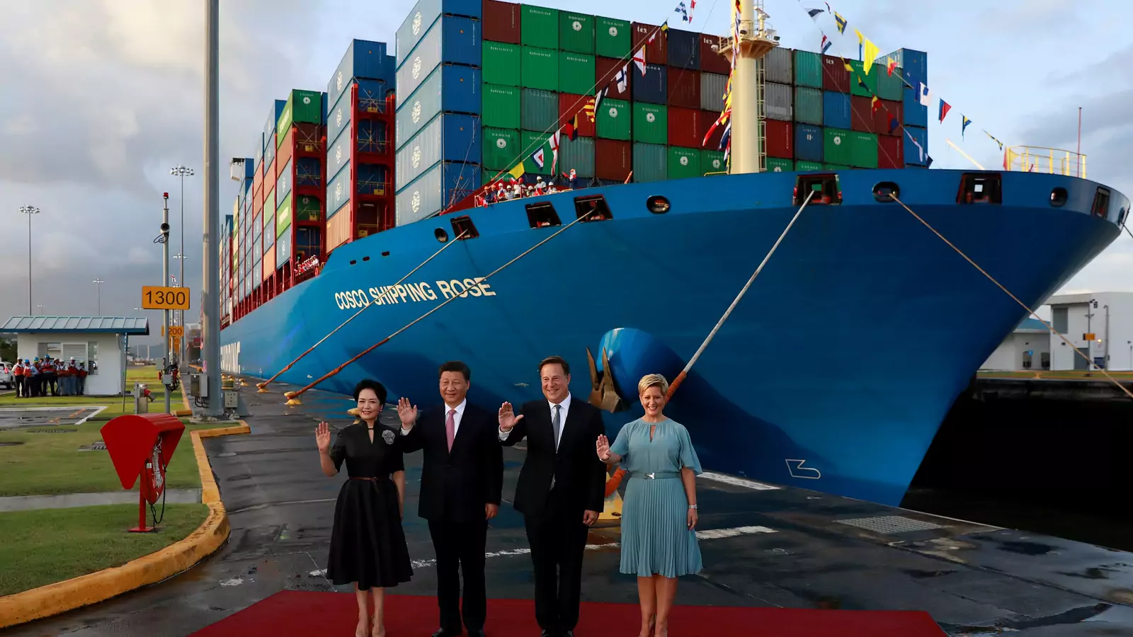 Presidents Xi Jinping of China and Juan Carlos Varela of Panama waving alongside their spouses at the Panama Canal