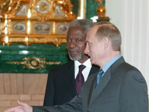 Russian president Vladimir Putin invites UN secretary general Kofi Annan for talks in Moscow on April 5, 2004 (Sergei Karpukhin/Courtesy Reuters).