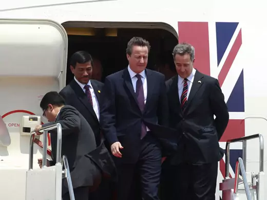British prime minister David Cameron walks beside British Ambassador to Indonesia Mark Canning upon his arrival in Jakarta, April 11, 2012. 