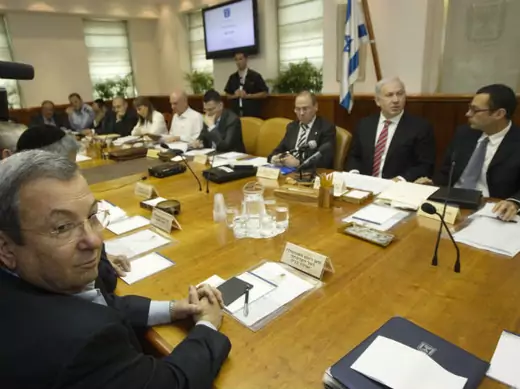 Israel's defense minister Ehud Barak sits across from Prime Minister Benjamin Netanyahu during the weekly cabinet meeting in Jerusalem on April 29, 2012 (Ronen Zvulun/Courtesy Reuters). 