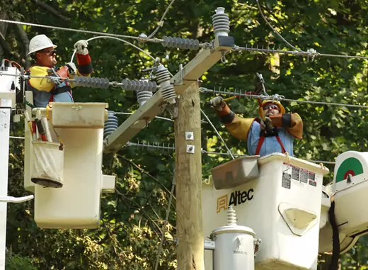 Linemen work to try to restore power to a neighborhood in Falls Church, Virginia on July 3, 2012 (Kevin Lamarque/Courtesy Reuters).