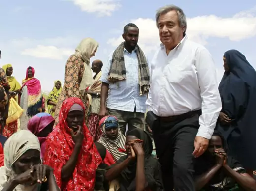 U.N. High Commissioner for Refugees Antonio Guterres (R) visits internally displaced people at the Qansahaley settlement camp in Dollow town, along the Somalia-Ethiopia border, August 30, 2011.