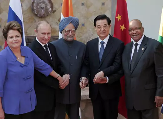 (L-R) Brazil's president Dilma Rousseff, Russia's president Vladimir Putin, India's prime minister Manmohan Singh, China's president Hu Jintao and South African president Jacob Zuma pose for a picture after a BRICS leaders' meeting in Los Cabos June 18, 2012.