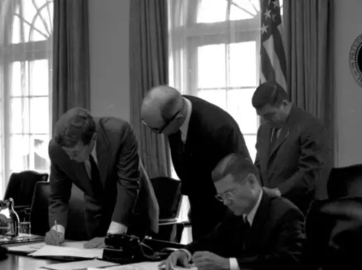 President John F. Kennedy speaks with Secretary of State Dean Rusk and Secretary of Defense Robert McNamara during an ExCom meeting. (Cecil Stoughton. White House Photographs. John F. Kennedy Presidential Library and Museum, Boston)