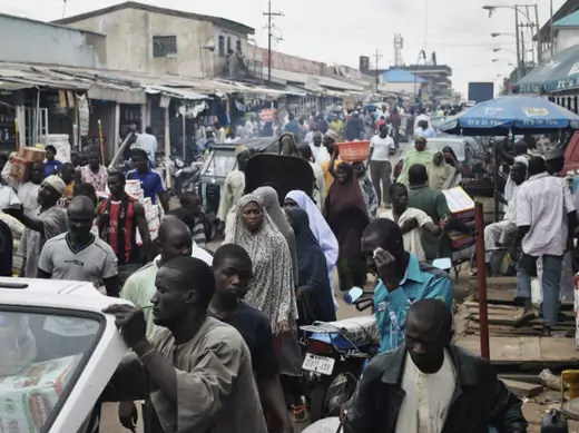 Crowds fill Abubakar Gumi central market after authorities relaxed a twenty-four hour curfew in the northern Nigerian city of Kaduna, June 24, 2012.