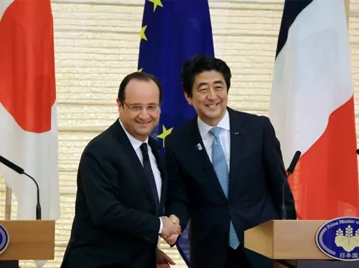 France's President Francois Hollande (L) and Japan's Prime Minister Shinzo Abe shake hands during a joint news conference at Abe's official residence in Tokyo on June 7, 2013. (Junko Kimura/Courtesy Reuters)