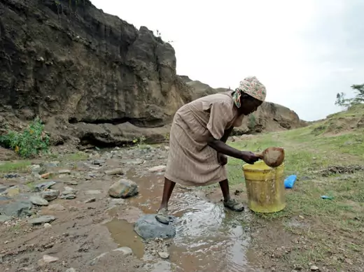 A Kenyan woman fetches water from a gully in Nyakach district, an area where massive land degradation has been exacerbated by livestock grazing and a rapidly increasing population, in western Kenya June 28, 2005. 