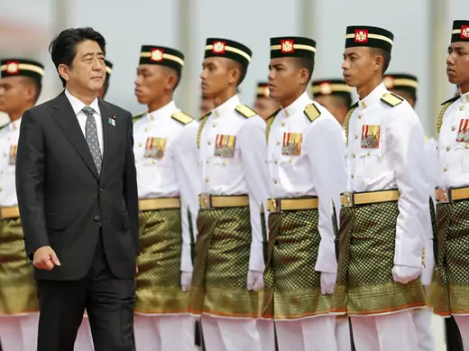 Visiting Japanese PM Abe inspects the honour guard during the state welcoming ceremony in Putrajaya
