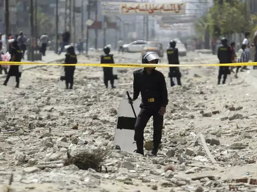 Riot police guard the site of an explosion near the house of Egypt's interior minister at Cairo's Nasr City district September 5, 2013 (Dalsh/Courtesy Reuters)/