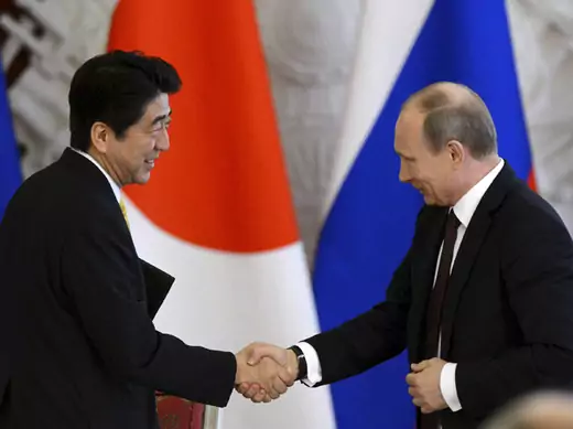 Russia's President Vladimir Putin and Japan's Prime Minister Shinzo Abe attend a signing ceremony at the Kremlin in Moscow