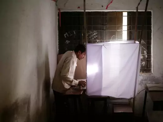 india-electonic-voting-booth