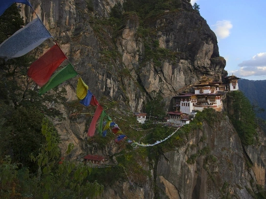 PrayerFlags_Bhutan_Modi