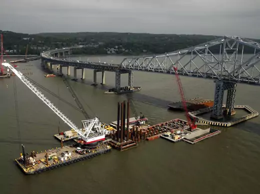 Construction is seen under way on the Tappan Zee Bridge in Tarrytown, New York May 14, 2014 (Kevin Lamarque/Courtesy Reuters).
