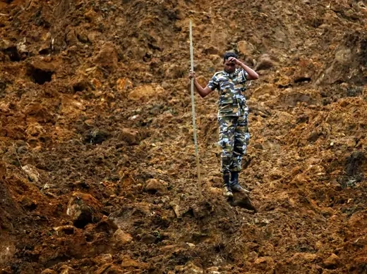 A member of a military rescue team pauses during search operations at the site of a landslide at the Koslanda tea plantation near Haldummulla on October 30, 2014.  (Dinuka Liyanawatte/Courtesy Reuters)