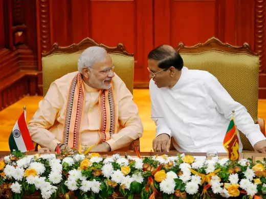 India's Prime Minister Narendra Modi (L) talks to Sri Lanka's President Maithripala Sirisena at the Presidential Secretariat in Colombo March 13, 2015. REUTERS/Dinuka Liyanawatte