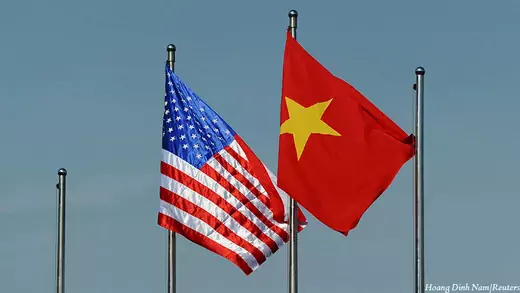 vietnam-us-flag_1.jpg
