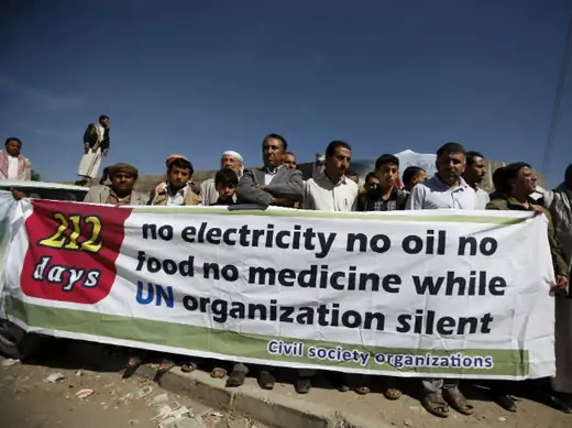Protesters demonstrate against the Saudi-led air strikes outside the United Nations offices in Sana'a, Yemen, on November 2, 2015.