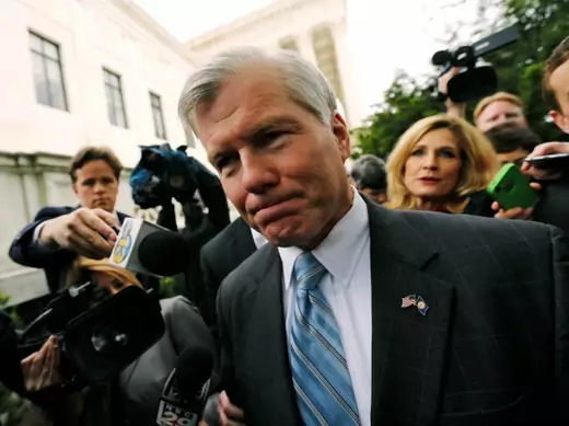 Former Virginia Governor Bob McDonnell is trailed by reporters as he departs after his appeal of his 2014 corruption conviction was heard at the U.S. Supreme Court in Washington, U.S. April 27, 2016. The U.S. Supreme Court on June 27, 2016 threw out McDonnell's corruption convictions in a ruling that could hem in federal prosecutors as they go after bribery charges against other politicians (Reuters/Jonathan Ernst).