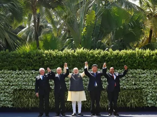Brazil's President Michel Temer, Russian President Vladimir Putin, Indian Prime Minister Narendra Modi, Chinese President Xi Jinping and South African President Jacob Zuma pose for a group picture during BRICS (Brazil, Russia, India, China and South Africa) Summit in Benaulim, in the western state of Goa, India, October 16, 2016 (Reuters/Danish Siddiqui).