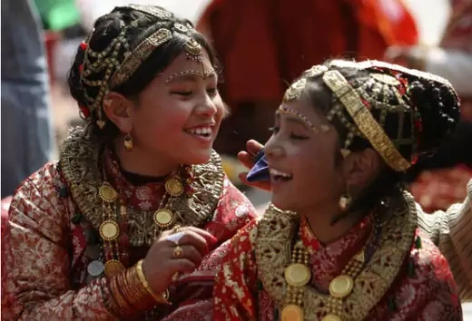 nepal-girls-wedding_rtr241r3