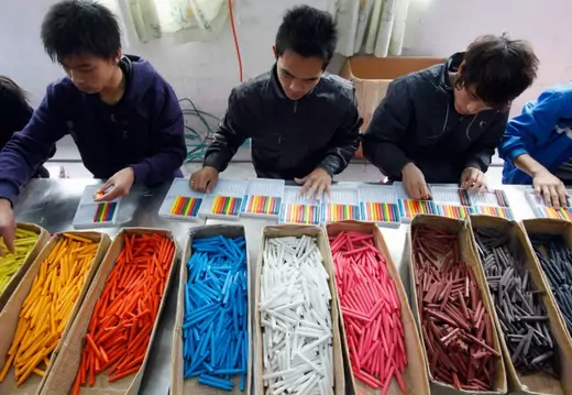 Migrant workers categorize crayons at a toy factory in Dongguan, Guangdong province March 9, 2010. South China's export stronghold Guangdong is experiencing labour shortages that could result in higher wages, but they are not as severe as reported by the media, provincial Communist Party boss Wang Yang said (Reuters/Joe Tan).