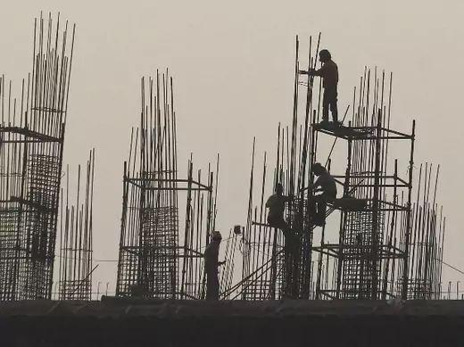 india-migrant-workers-construction