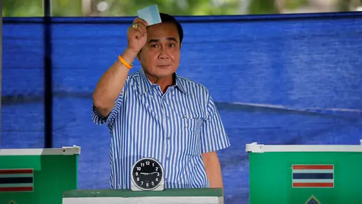 Thai Prime Minister Prayuth Chan-ocha casts his ballot during a constitutional referendum vote in Bangkok, August 7, 2016.