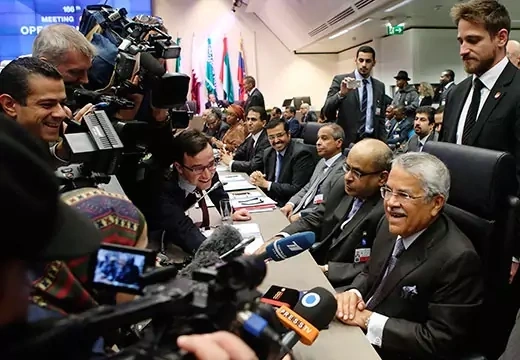 Saudi Arabia's oil minister, Ali al-Naimi, speaks before a meeting of OPEC oil ministers at OPEC's headquarters in Vienna November 27, 2014. Heinz-Peter Bader/Reuters
