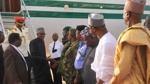 Nigeria's President Muhammadu Buhari returns from a medical trip in London at the Nigeria Airforce Base in Kaduna, Nigeria, March 10, 2017. (Reuters/Stringer)