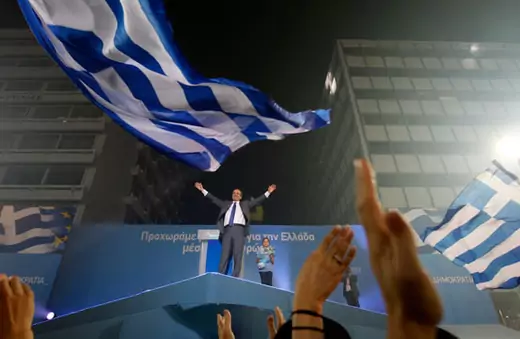 Leader of the conservative New Democracy party Antonis Samaras waves to supporters during a pre-election rally in Athens on June 15, 2012.  John Kolesidis/Reuters