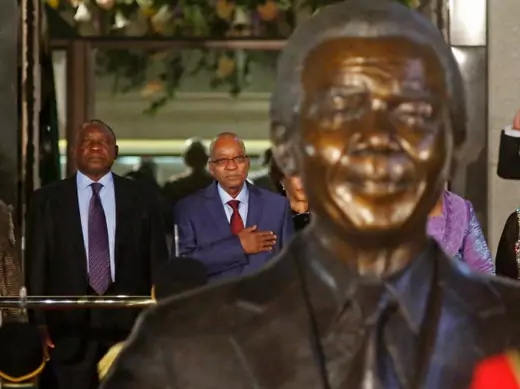 Zuma and Ramaphosa in the shadow of Mandela.