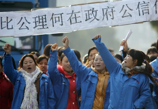 Chinese workers protest in Shanghai 