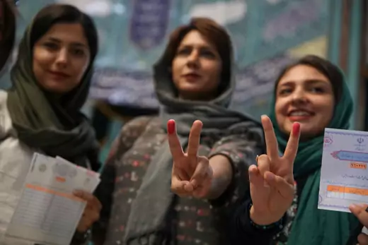 Iranian women vote